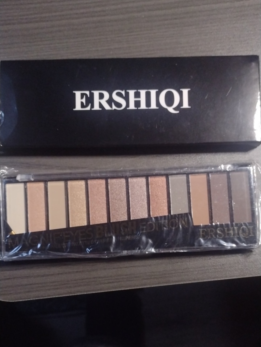 Neutral Eyeshadow Palette in Brown & Gold
